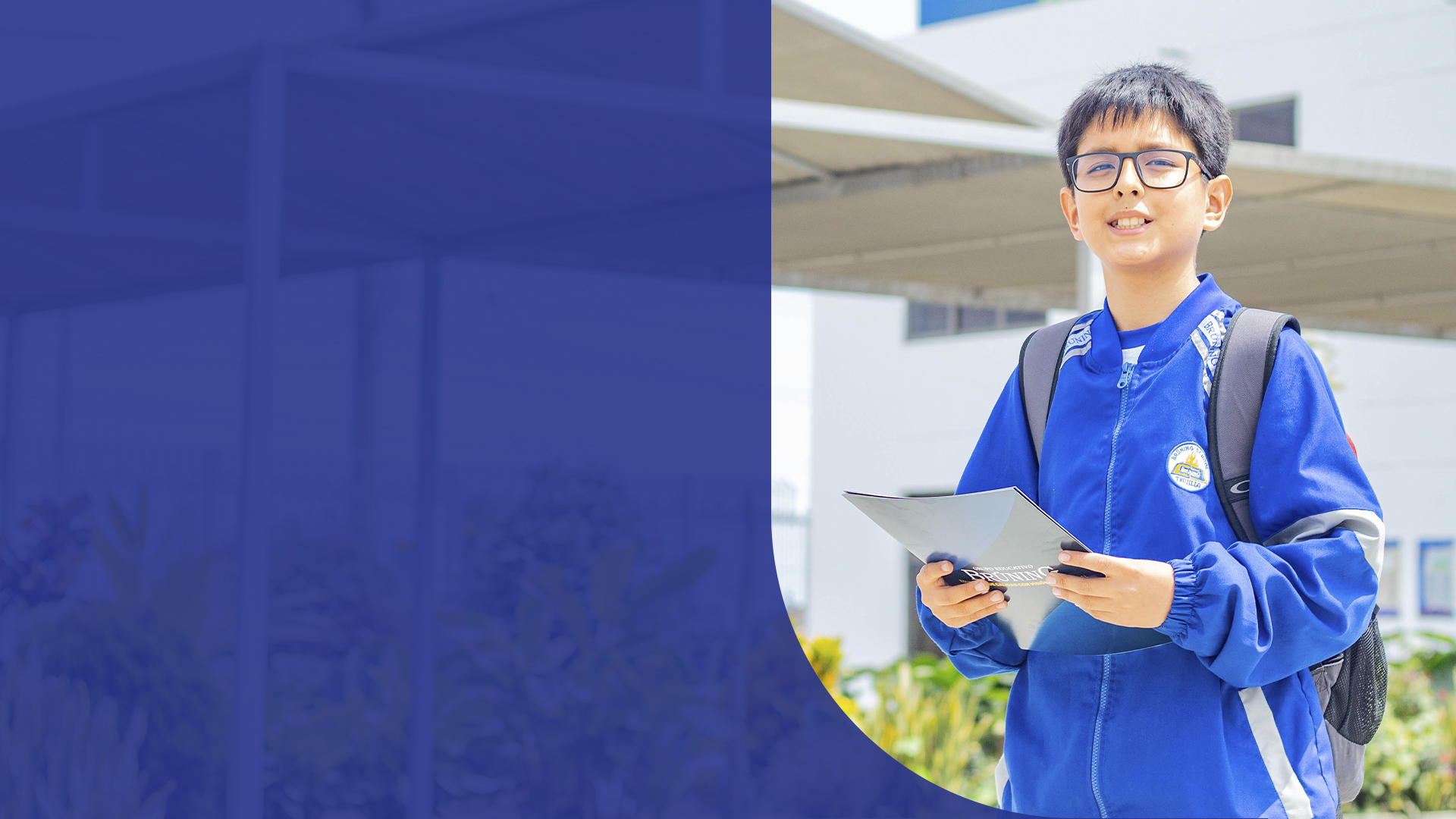 Educación que <span class="text-transparent bg-clip-text bg-gradient-to-r from-colegio-yellow via-yellow-300 to-amber-400">Inspira</span> el Futuro